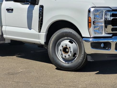 New 2026 Ford F350 XL w/ XL Chrome Package RWD image 2