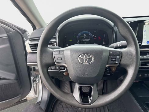 Used 2025 Toyota Camry LE w/ Convenience Package image 23