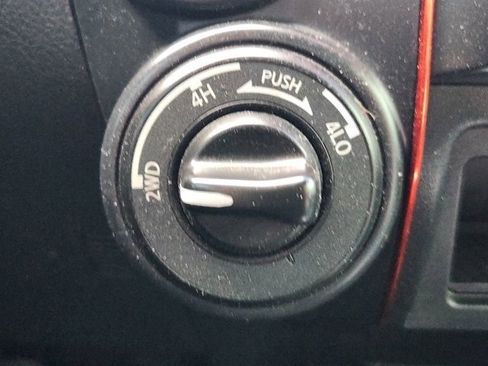 Used 2018 Nissan Titan SV w/ SV Convenience Package image 19