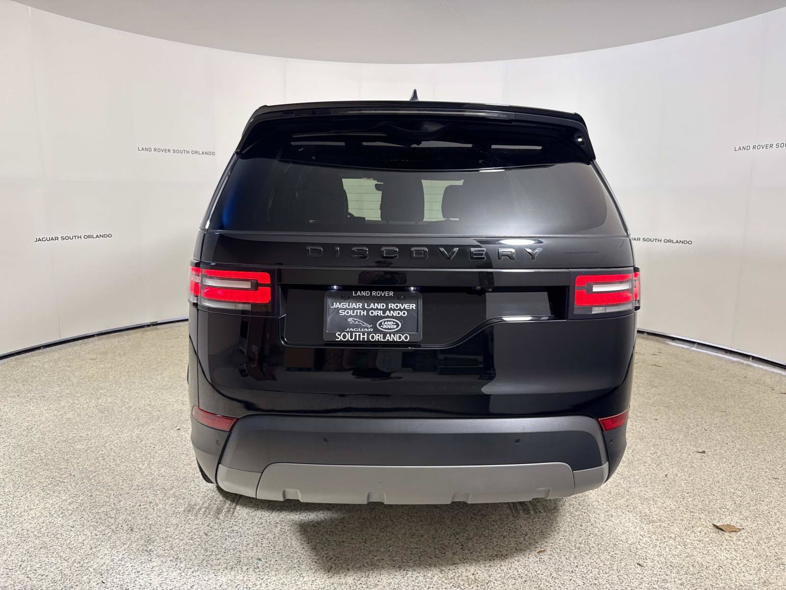 Used 2018 Land Rover Discovery HSE AWD/4WD image 4