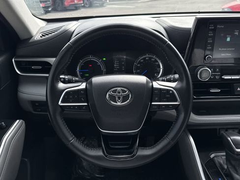 Used 2021 Toyota Highlander LE image 17