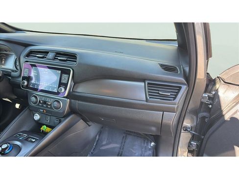 Used 2025 Nissan Leaf S FWD image 21