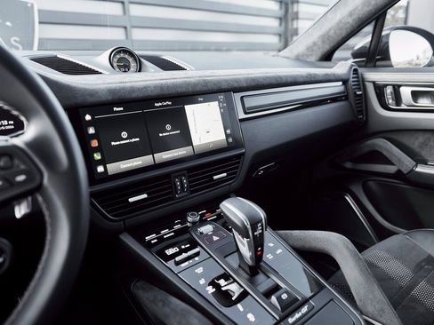 Used 2023 Porsche Cayenne Turbo GT image 70