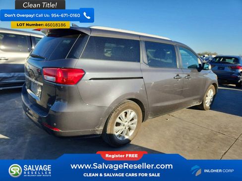 Used 2017 Kia Sedona LX w/ LX Essentials Premium Package image 4