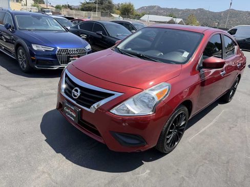 Used 2018 Nissan Versa SV FWD image 5