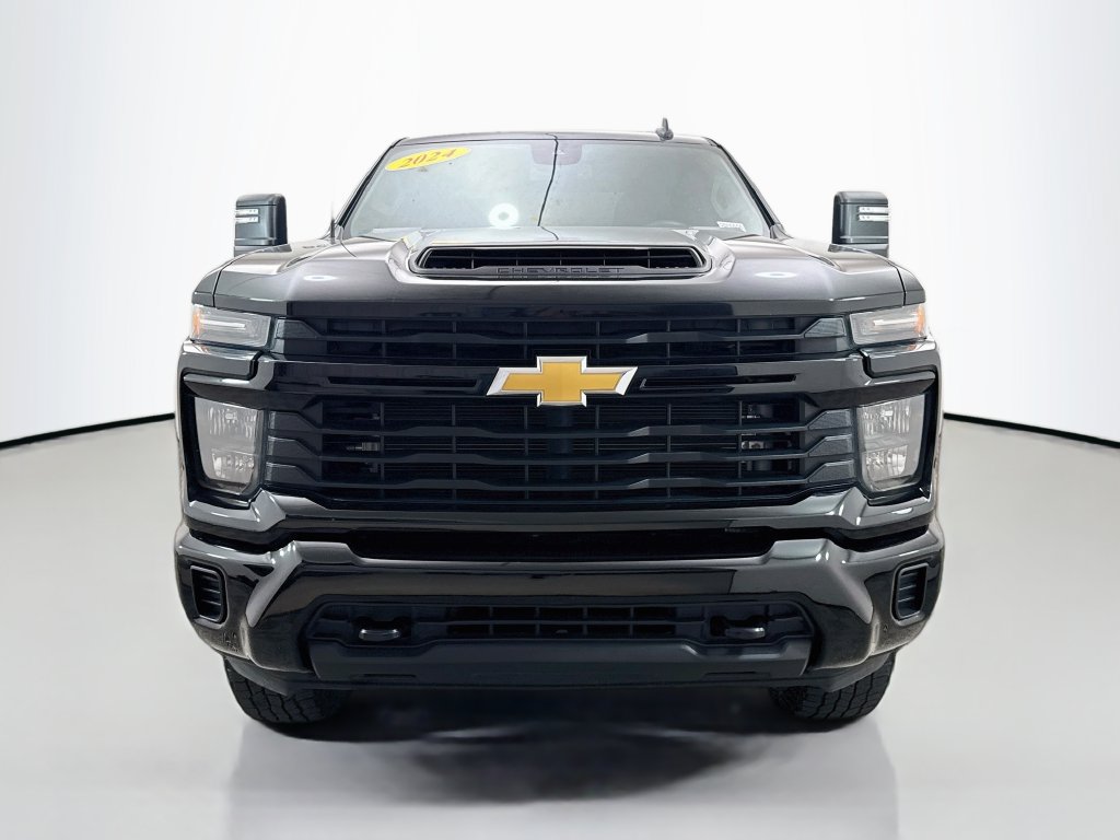 Used 2024 Chevrolet Silverado 2500 Custom w/ Custom Value Package AWD/4WD image 2