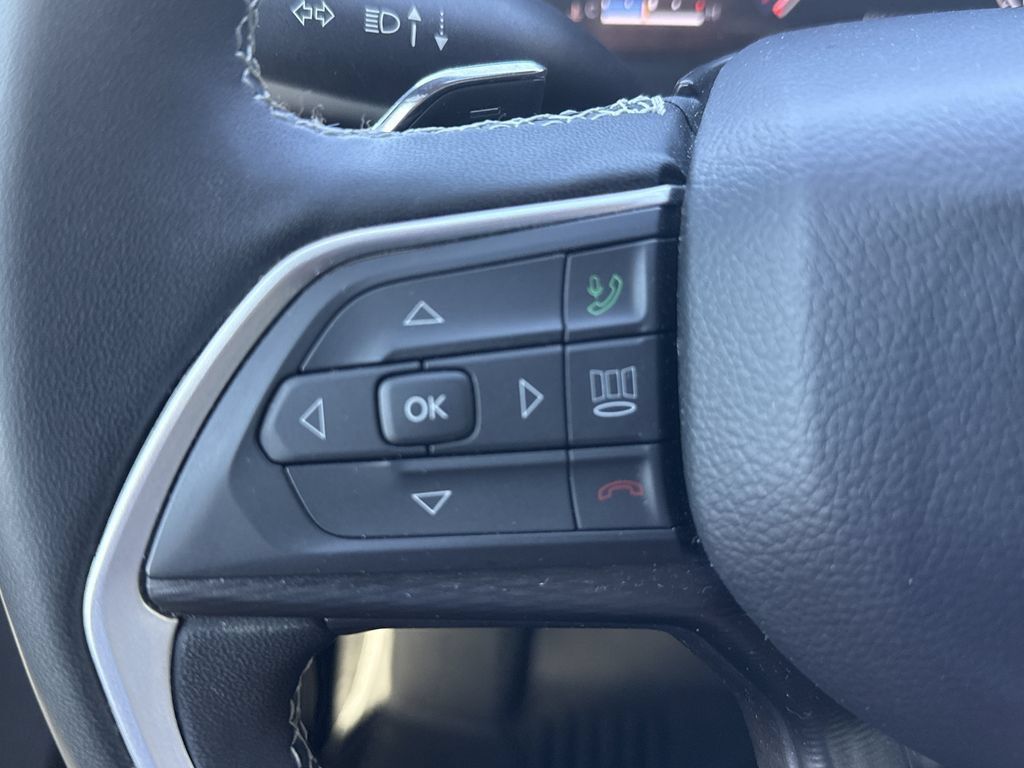 Used 2025 Jeep Grand Cherokee L Laredo RWD image 20