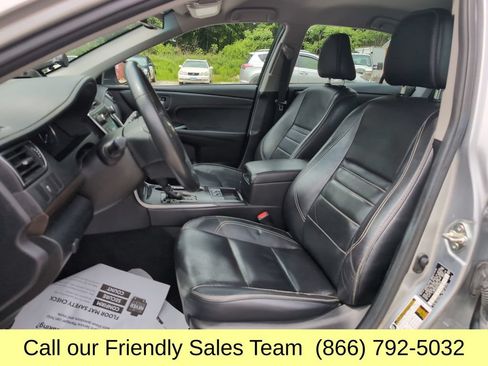 Used 2017 Toyota Camry XLE w/ Convenience Package FWD image 10