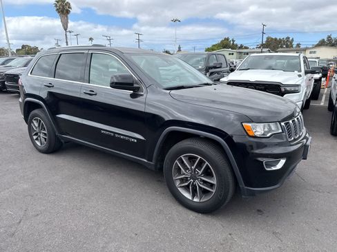 Used 2020 Jeep Grand Cherokee Laredo w/ Laredo X Package RWD image 10