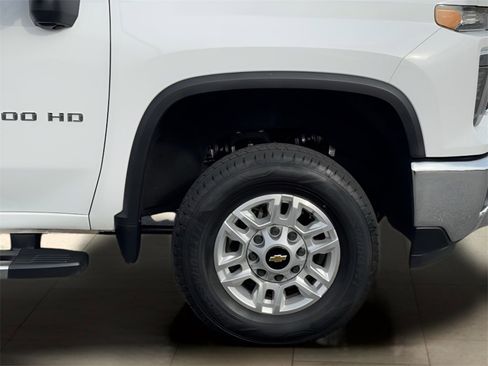 Used 2024 Chevrolet Silverado 2500 LT image 44
