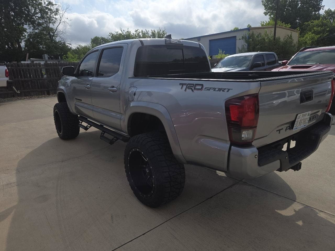 Used 2018 Toyota Tacoma TRD Sport w/ Technology Package RWD image 6