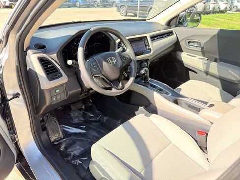 Used 2022 Honda HR-V LX image 2