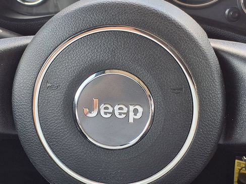 Used 2018 Jeep Wrangler Unlimited Sahara w/ Connectivity Group AWD/4WD image 39