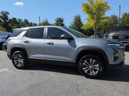 Used 2026 Chevrolet Equinox LT FWD image 2
