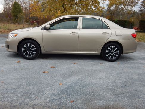 Used 2010 Toyota Corolla image 2