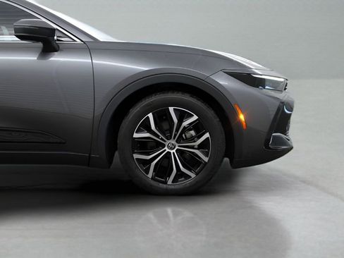 Used 2023 Toyota Crown Limited image 18