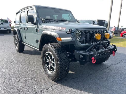 Used 2024 Jeep Wrangler Unlimited Rubicon image 3