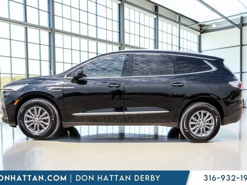 Used 2023 Buick Enclave Essence AWD/4WD image 2