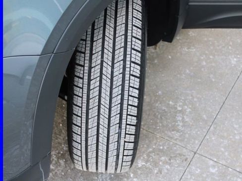 Used 2024 Volkswagen Taos SE image 12