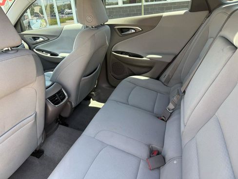 Used 2022 Chevrolet Malibu LT FWD image 17