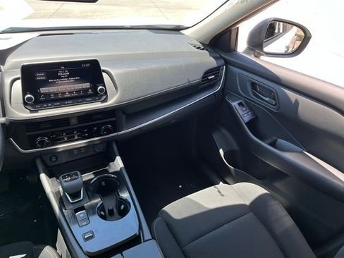 Used 2025 Nissan Rogue S FWD image 12