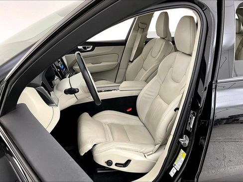 Certified 2024 Volvo XC60 B5 Ultimate w/ Protection Package Premier AWD/4WD image 32