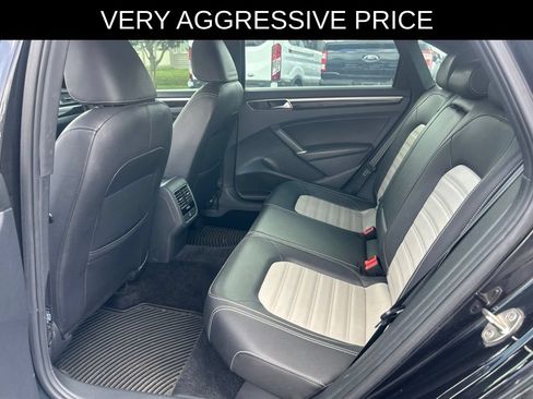 Used 2018 Volkswagen Passat 3.6 FWD image 16