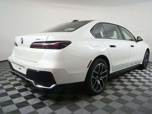 New 2026 BMW i7 eDrive50 w/ M Sport Package image 3