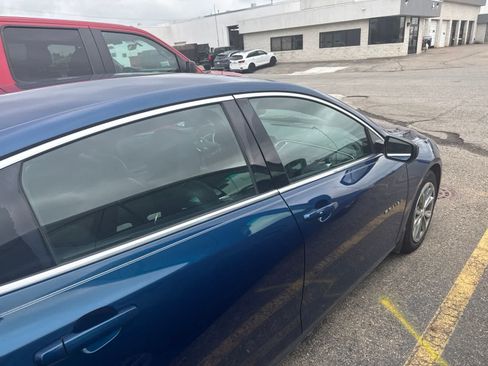 Used 2019 Chevrolet Malibu LT w/ Leather Package FWD image 11