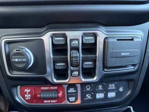 Used 2022 Jeep Wrangler Unlimited Rubicon w/ Xtreme Recon 35" Tire Package image 27