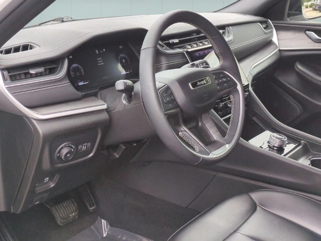 Used 2024 Jeep Grand Cherokee Limited AWD/4WD image 11