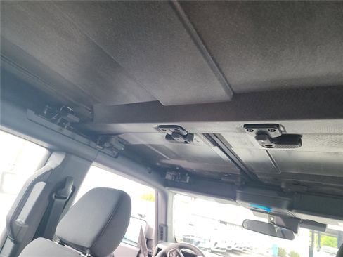 New 2025 Ford Bronco 4-Door image 23