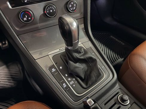 Used 2017 Volkswagen Golf Alltrack S image 10