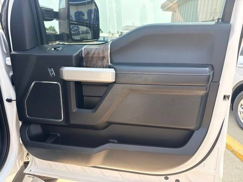 Used 2019 Ford F350 Lariat w/ Chrome Package AWD/4WD image 14