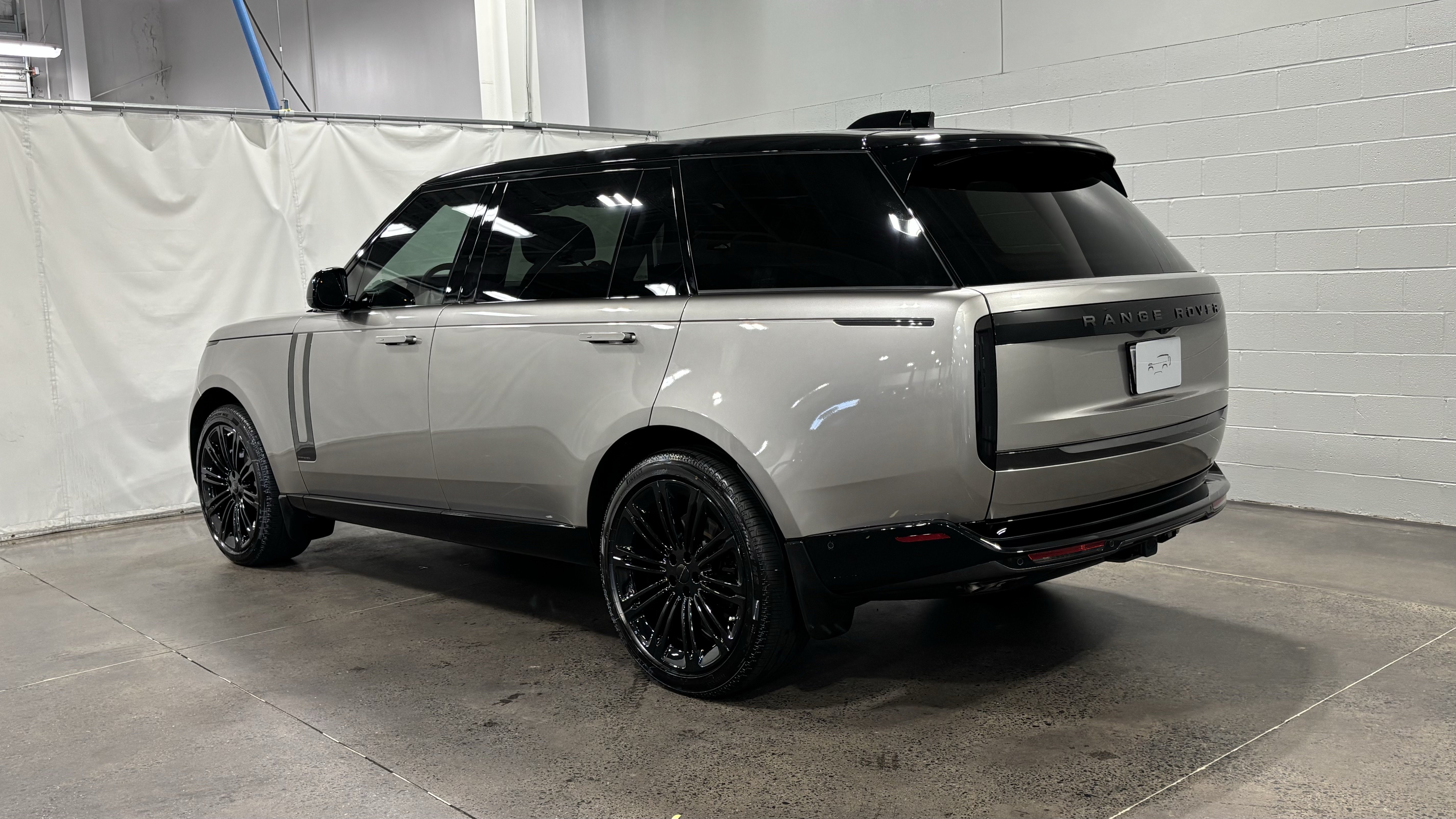 New 2026 Land Rover Range Rover Long Wheelbase Autobiography AWD/4WD image 12