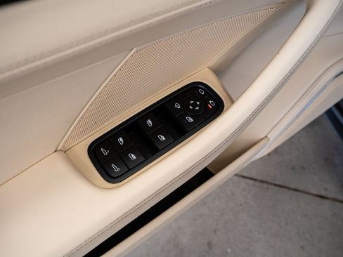 Used 2023 Porsche Panamera Platinum Edition image 35