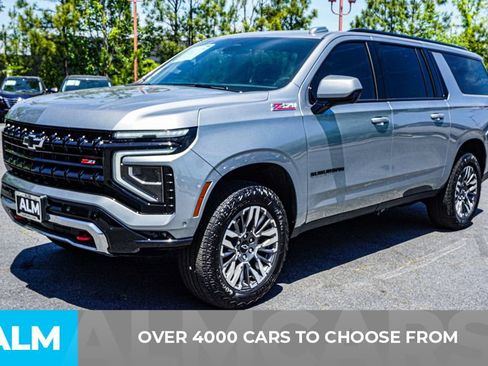 Used 2025 Chevrolet Suburban Z71 AWD/4WD image 3
