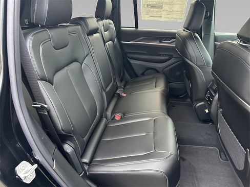 New 2025 Jeep Grand Cherokee Limited w/ Trailer Tow Package image 17