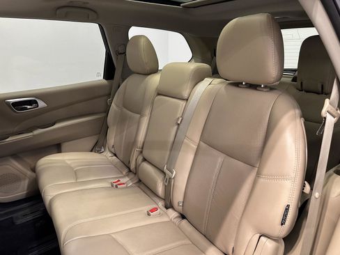 Used 2019 Nissan Pathfinder Platinum AWD/4WD image 28