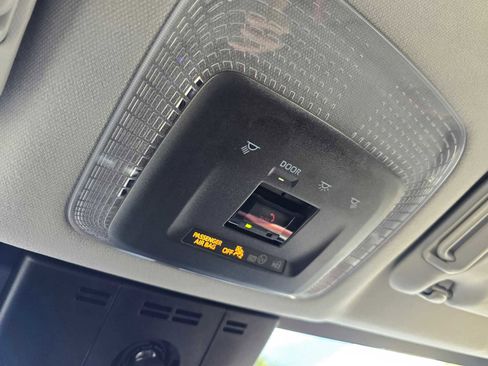 Used 2024 Toyota Prius Prime SE image 32