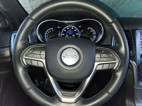 Used 2020 Jeep Grand Cherokee Laredo image 22