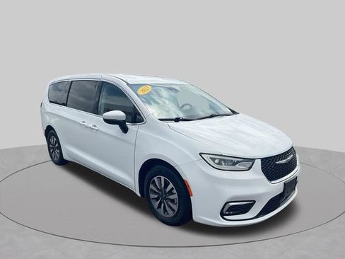 Used 2023 Chrysler Pacifica Touring-L FWD image 5