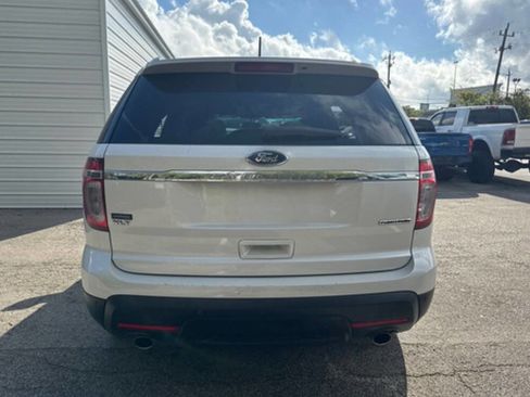 Used 2015 Ford Explorer XLT w/ Equipment Group 202B image 9