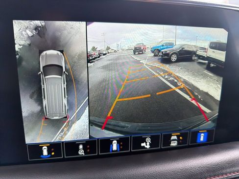 Used 2022 Chevrolet Suburban RST w/ Luxury Package image 17