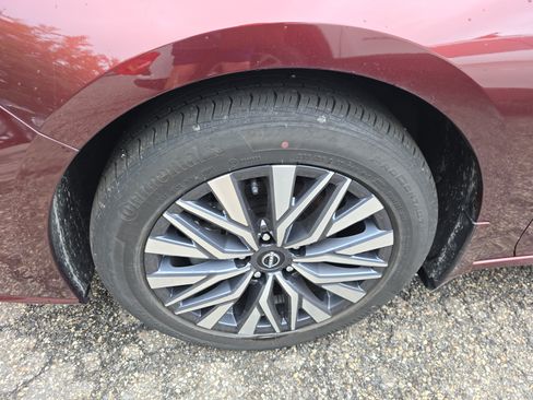 Used 2023 Nissan Altima 2.5 SV w/ SV Premium Package AWD/4WD image 8