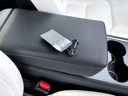 Used 2023 Tesla Model 3 Standard Range image 15