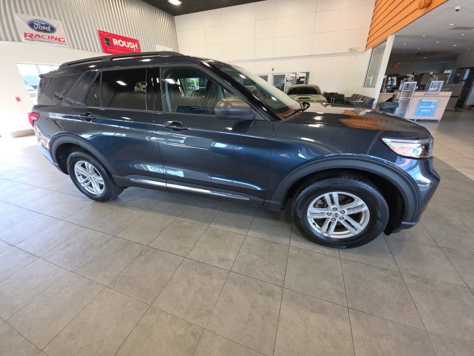 Used 2023 Ford Explorer XLT w/ Equipment Group 202A AWD/4WD image 4