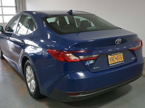 Used 2025 Toyota Camry LE image 3