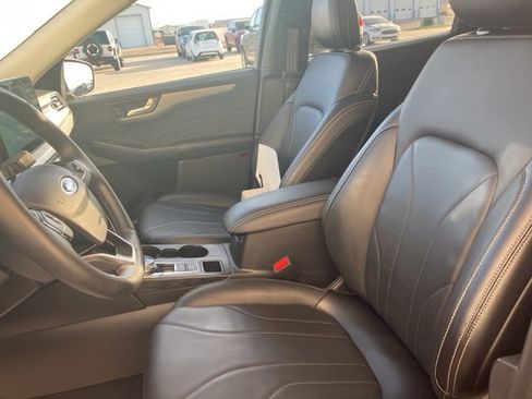 Used 2025 Ford Escape Platinum w/ Premium Technology Package image 8