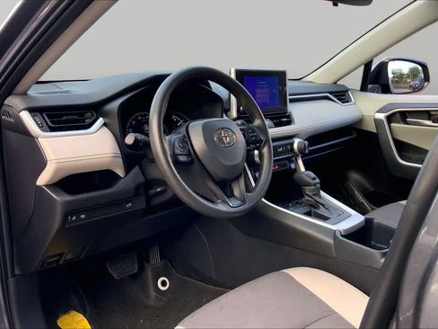 Used 2025 Toyota RAV4 XLE w/ Convenience Package FWD image 18